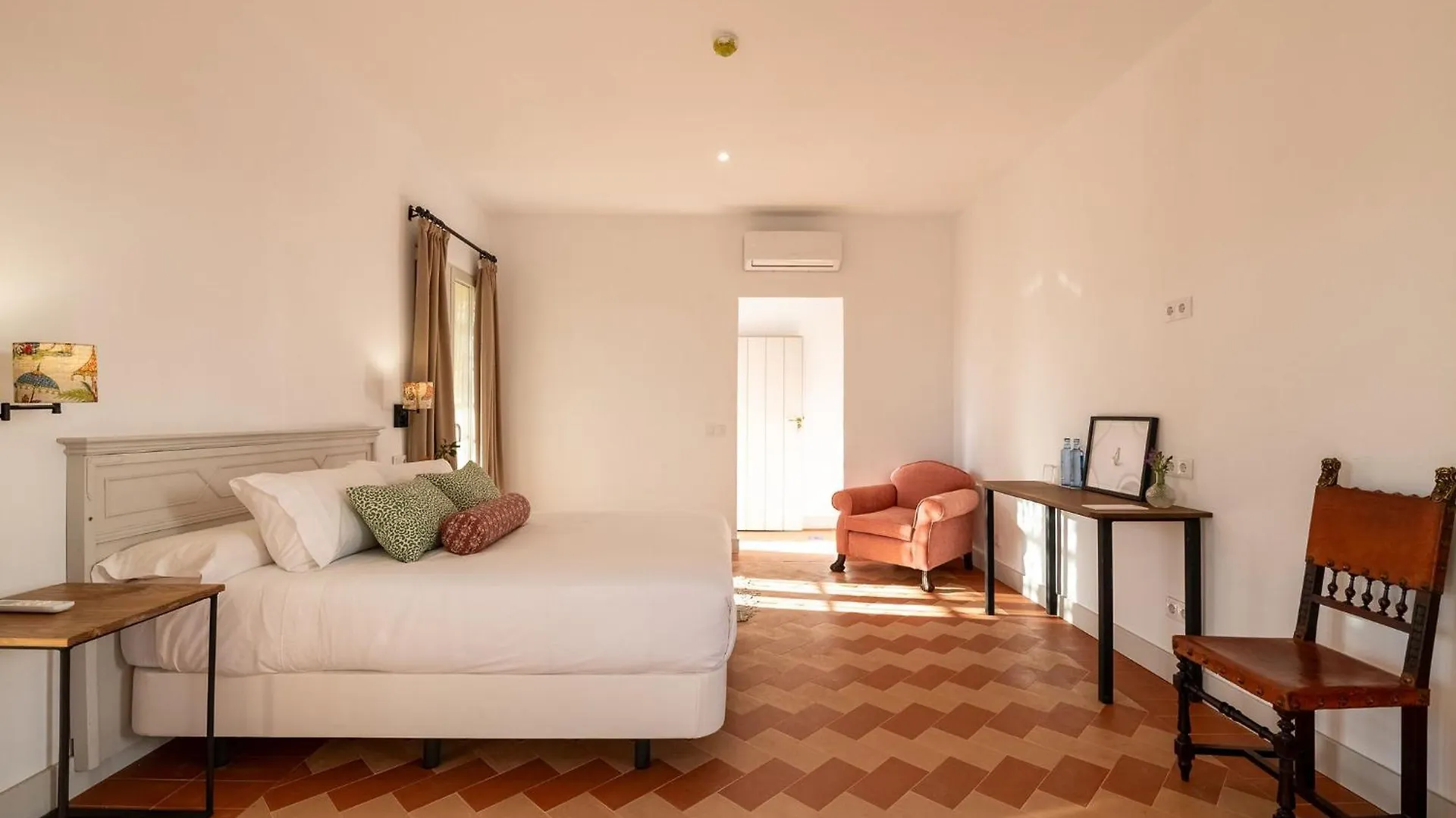 Palacio De Los Leones Lora del Rio 2*,