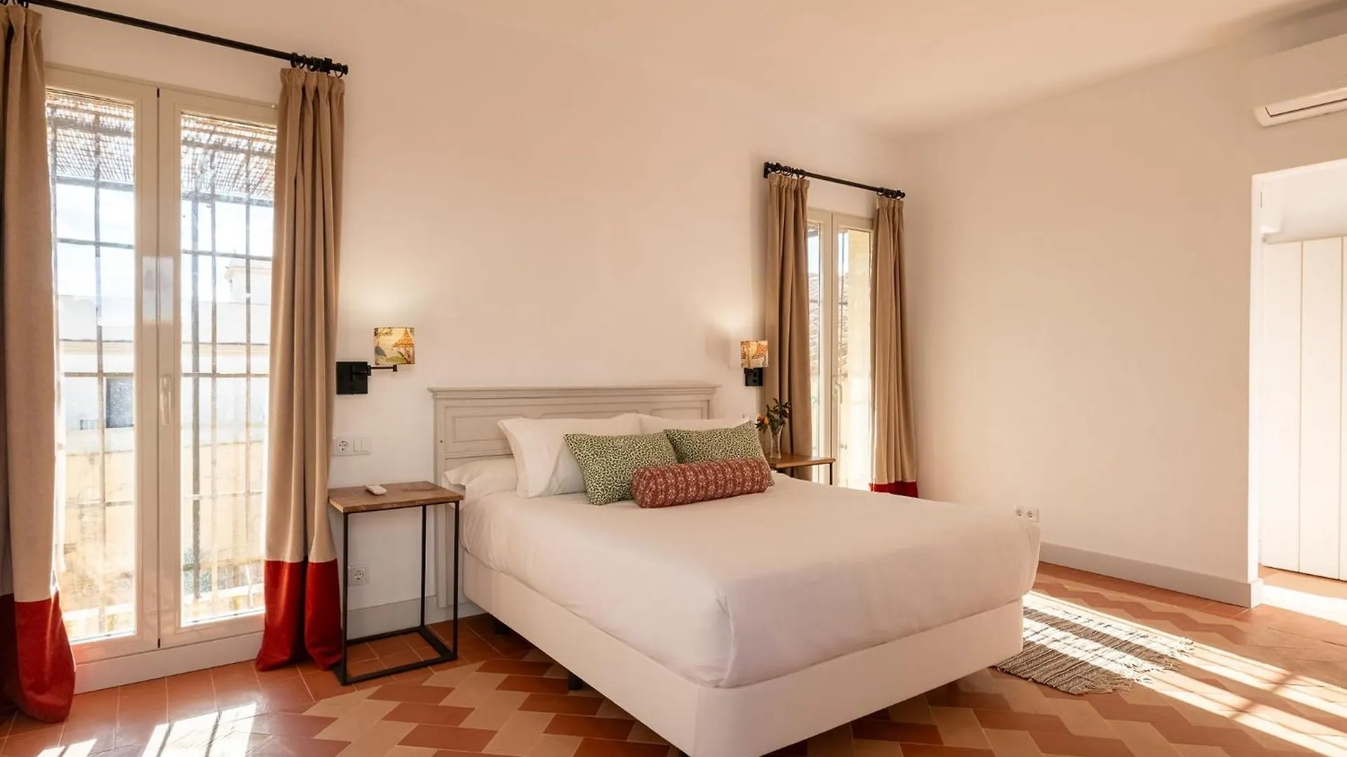 Hotel Palacio De Los Leones Lora del Rio