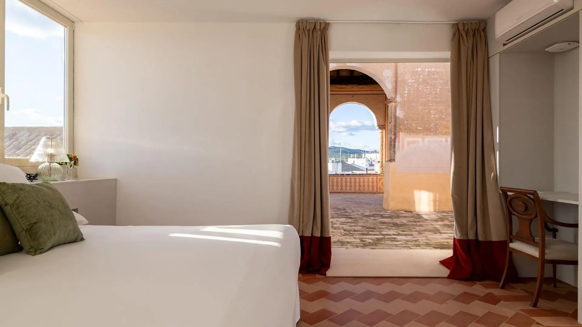 Palacio De Los Leones Lora del Rio Hotel