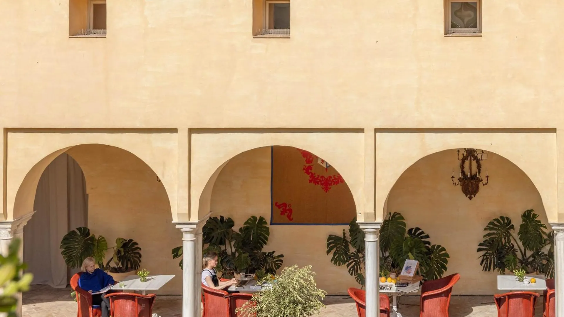 Palacio De Los Leones Lora del Rio 2*,  Spain