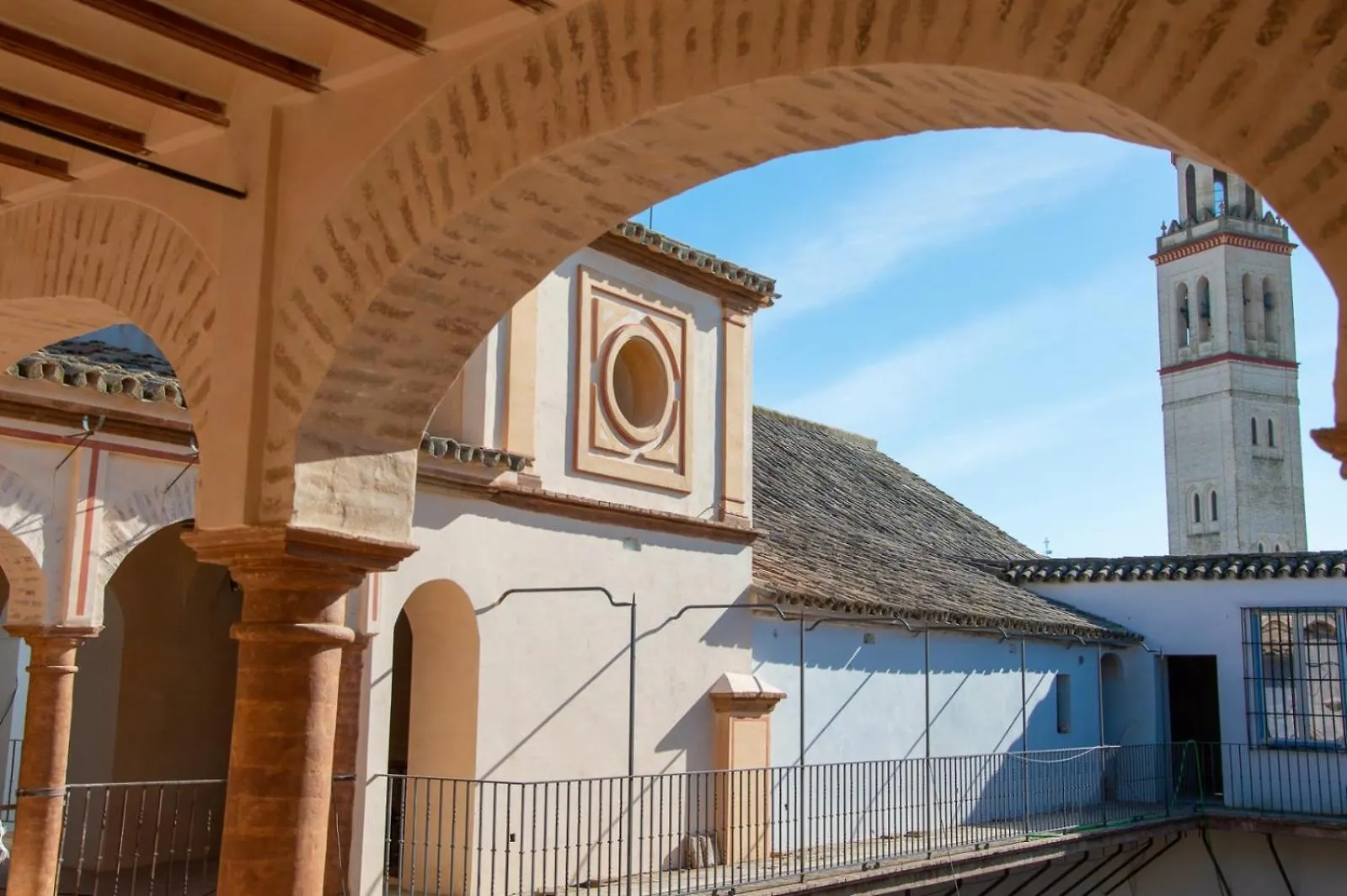 Palacio De Los Leones Lora del Rio 2*,
